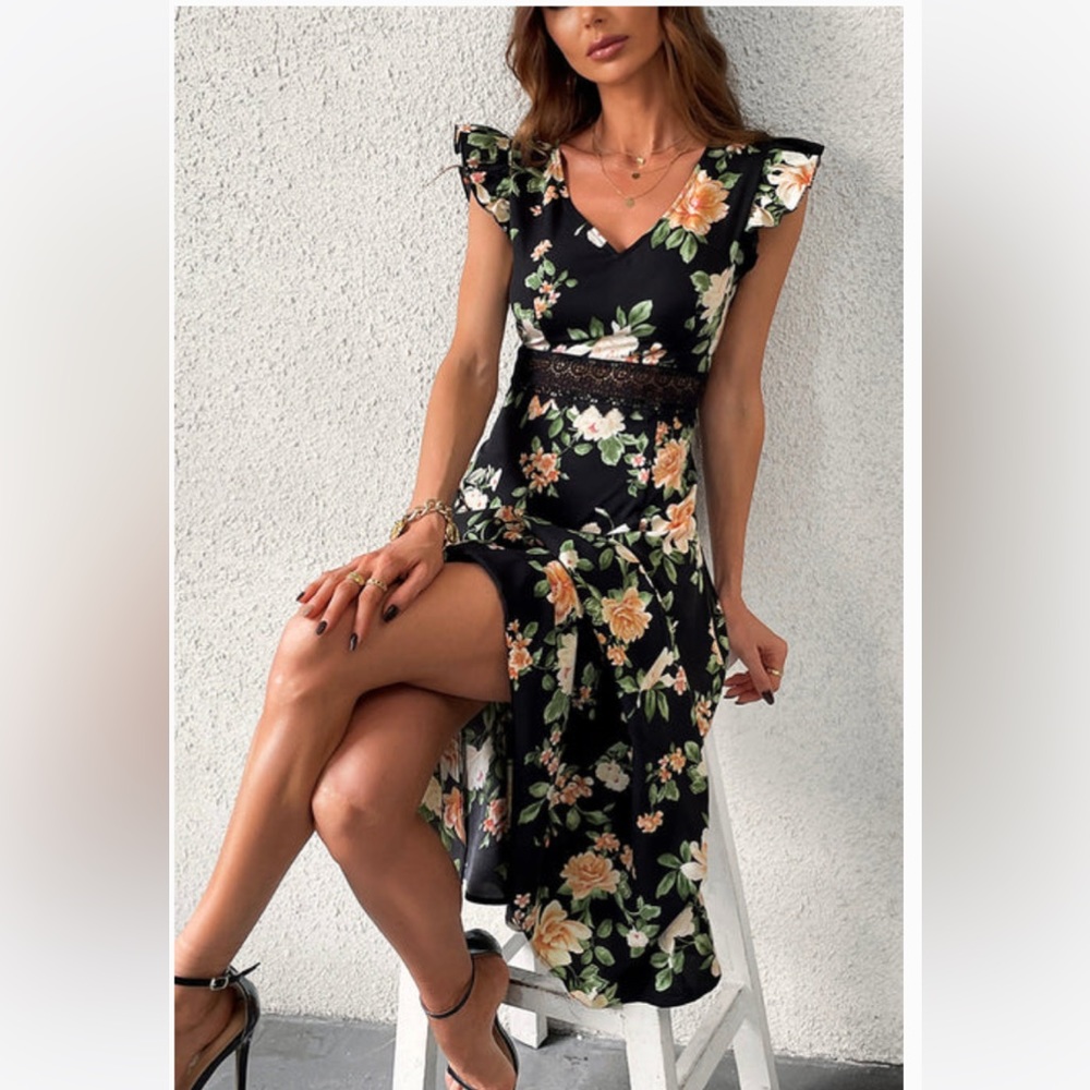 Cupshe V-neck Mid Length Lace Trims A-shape Dress